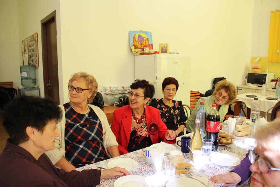 Seniorii de la Centrul de zi ”Tinerețe fără Bătrânețe” au sărbătorit de ziua lor