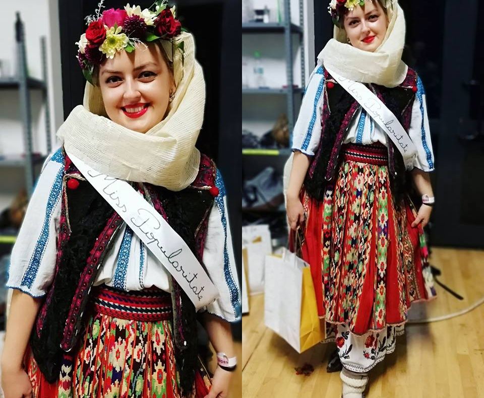 Studenţii zălăuani, remarcaţi în centrele universitare. Zălăuanca Diana Pastor a promovat portul popular la Cluj-Napoca