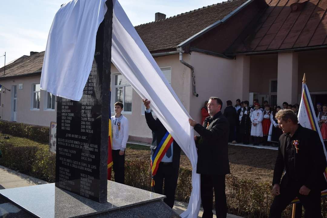 Monument dedicat eroilor, inaugurat la Bobota