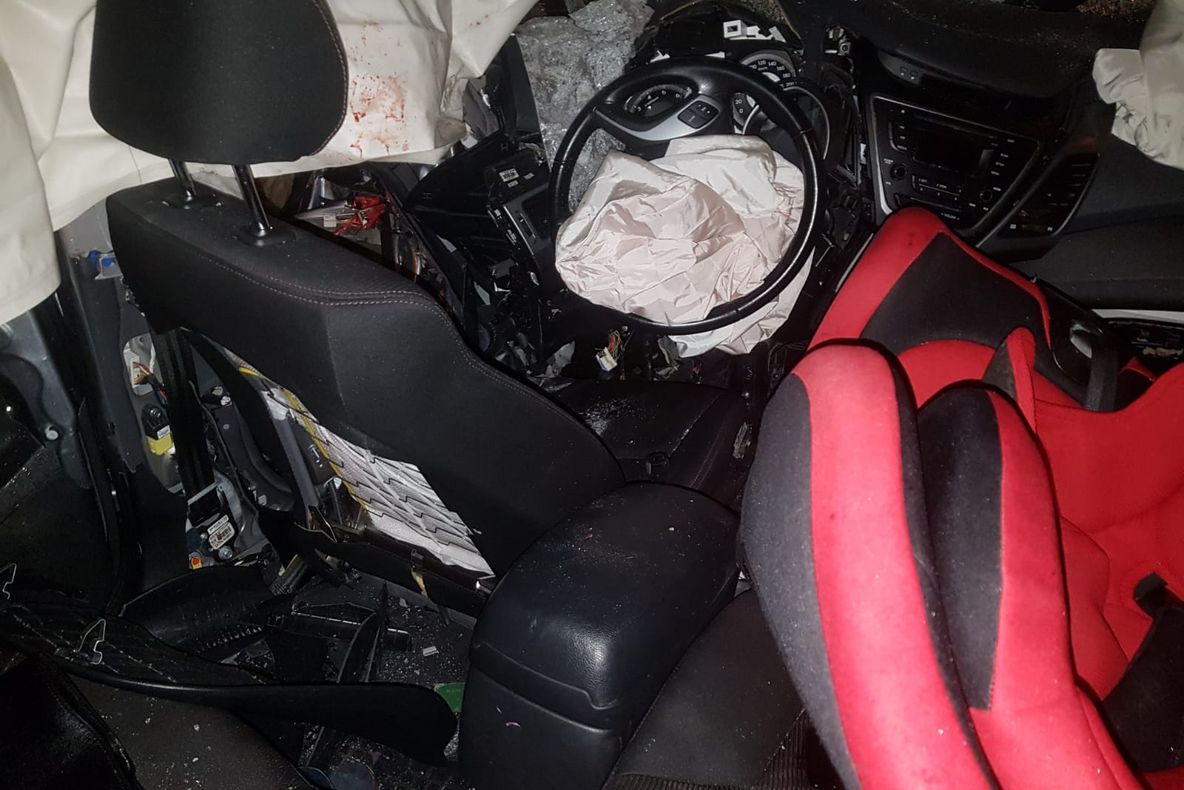 Accident cu două victime încarcerate la intrarea în localitatea Sărmășag