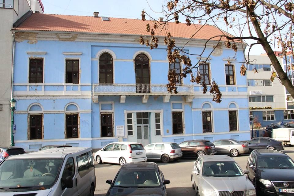 Lucrările de reabilitare la ''Clădirea Albastră'', în plină desfăşurare. Termenul de finalizare: martie 2020