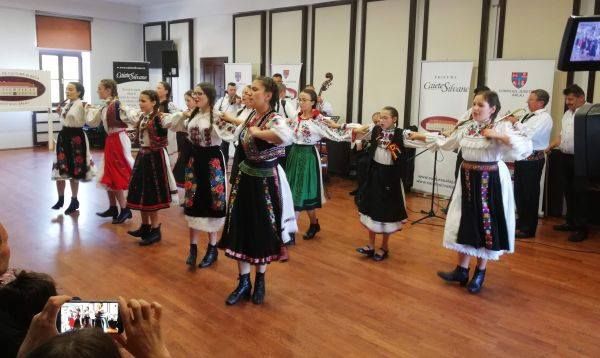 Școlile populare de arte din Cluj și Zalău, împreună de Centenar