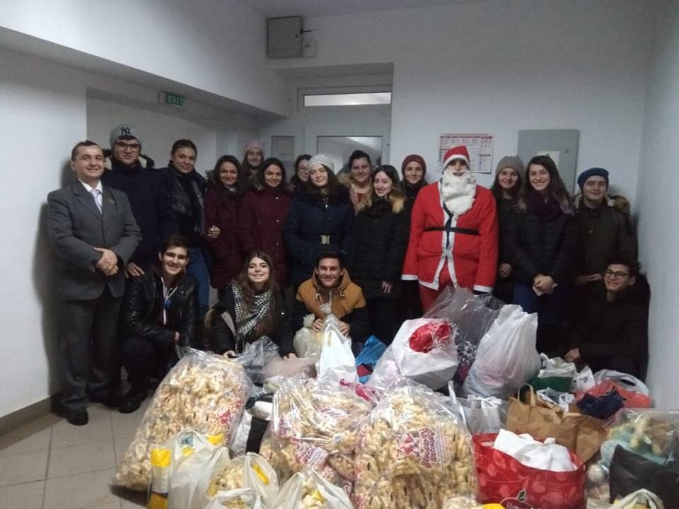 "Moș Crăciun" a împărțit primele daruri la Complexul de Servicii Sociale Zalău