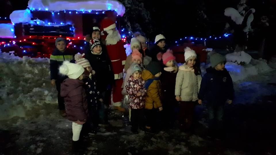 Moș Crăciun a ajuns la copiii salvatorilor sălăjeni cu o autospecială de salvare