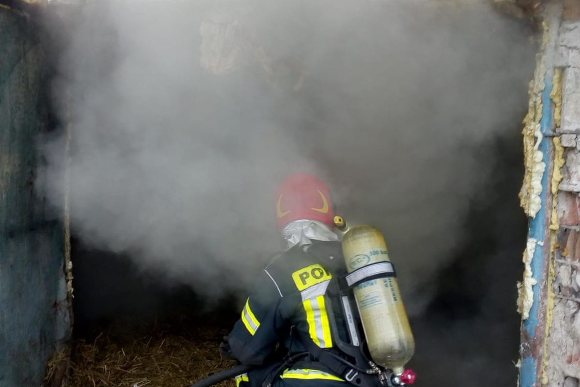 Incendiu la Hereclean. O hală, cuprinsă de flăcări de la o aerotermă