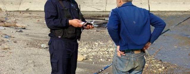 Pe malul Someșului, în Sălaj: prins de jandarmi în timp ce pescuia ''cu  japca''