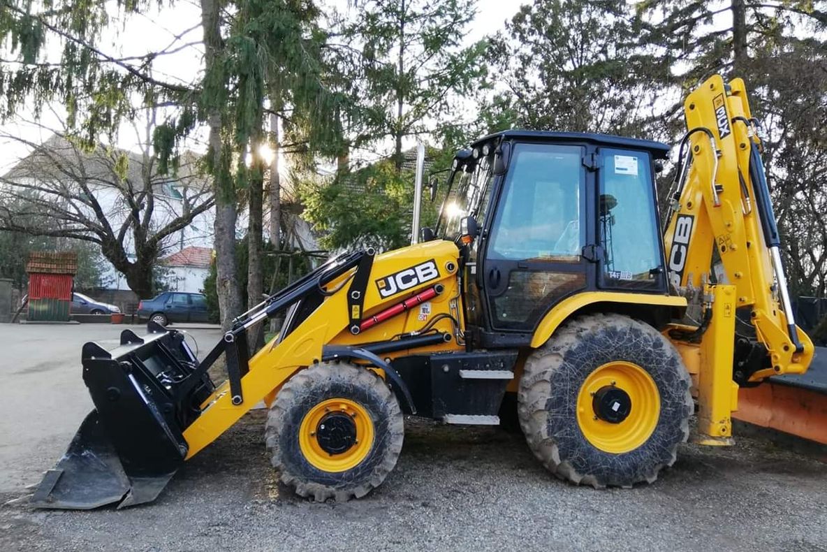 Primăria Nușfalău a atras fonduri europene pentru achiziționarea unui buldoexcavator modern