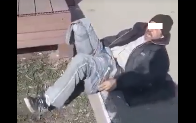 Perfect sănătos, un sălăjean s-a prefăcut că este olog şi s-a dus la cerşit în Reşita