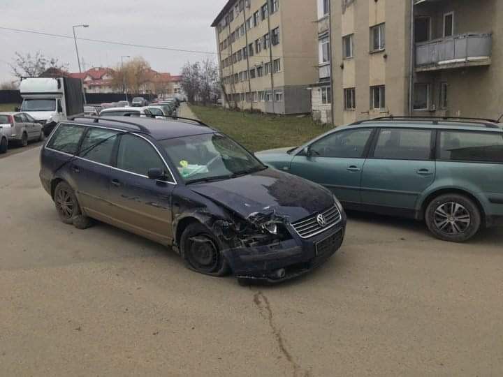 Un şofer beat a distrus mai multe maşini pe o stradă din Zalău