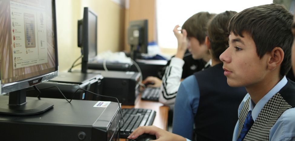 Elevii sălăjeni primesc bani pentru calculatoare și în 2019