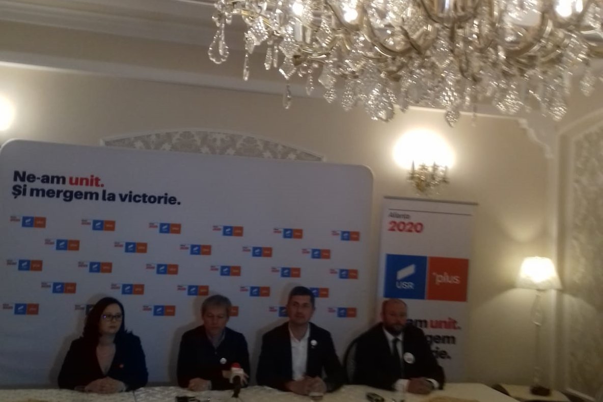 Liderii Alianței 2020 USR PLUS, Dacian Cioloș și Dan Barna, la Zalău: ''Suntem o alianță electorală nouă, o alternativă politică de schimbare în bine a României''