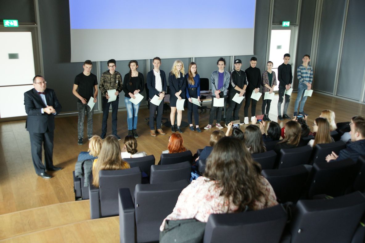 Începe o nouă ediție ''Liderii Mileniului Trei-Tenaris''. Programul de educație non-formală care a pregătit pentru viitor aproape 3.000 de liceeni