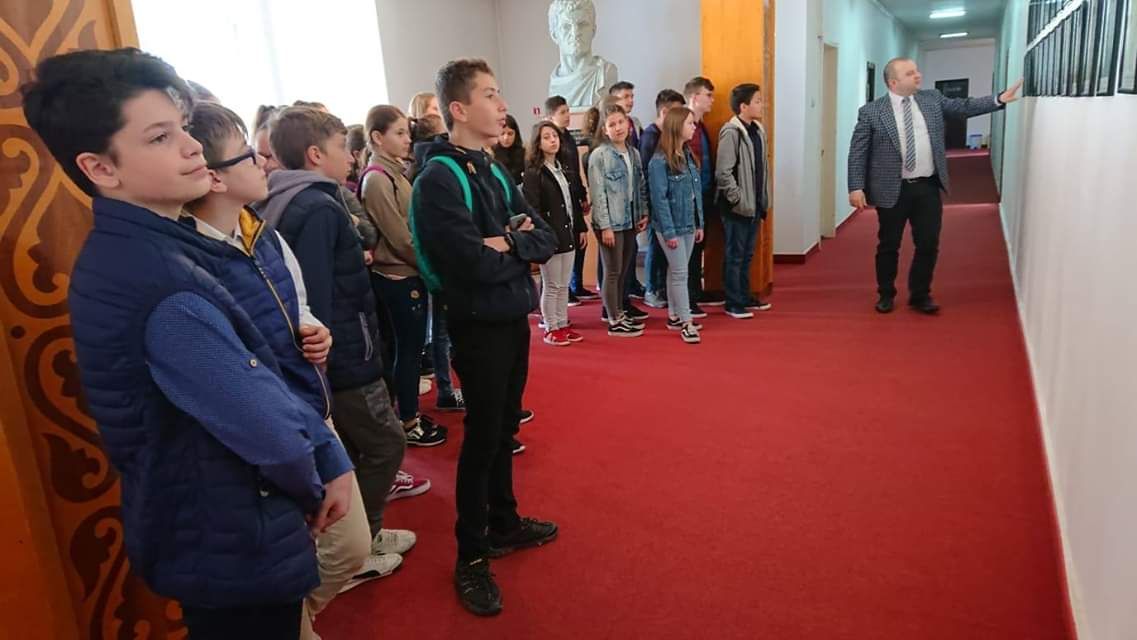 Elevi ai Școlii Gimnaziale "Corneliu Coposu", în vizită la Prefectura Sălaj