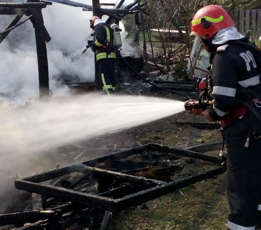 În Vinerea Mare: incendiu într-o gospodărie din Bogdana