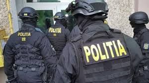 Percheziţii la o persoană bănuită de înşelăciune
