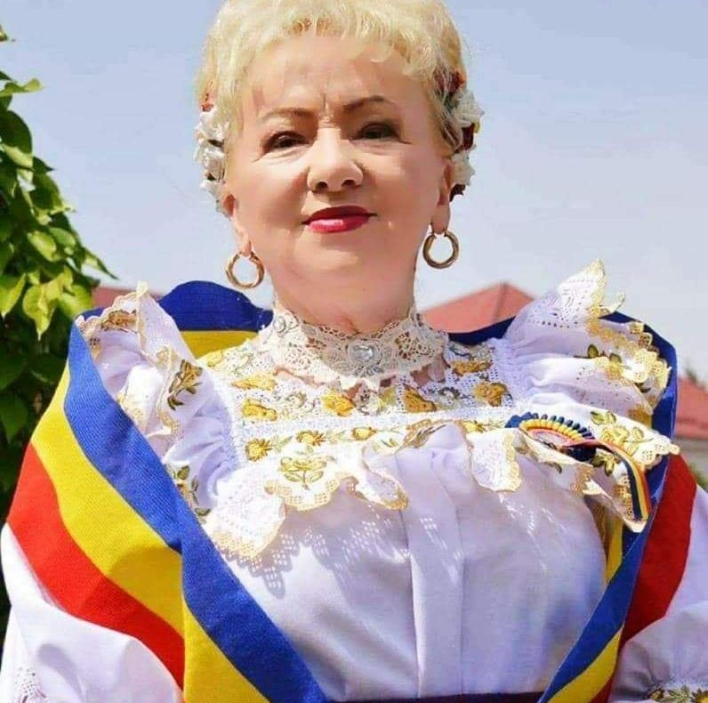 Îndrăgită interpretă de muzică populară din Sălaj, decorată de Klaus Iohannis