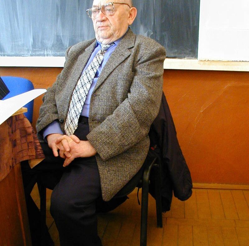 Liceenii, aşteptaţi să se înscrie la Concursul de creaţie literară ”Iuliu Suciu”