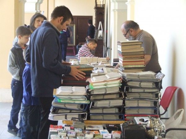 Pasionaţii de obiecte vechi şi valoroase se întâlnesc la Târgul Colecţionarilor