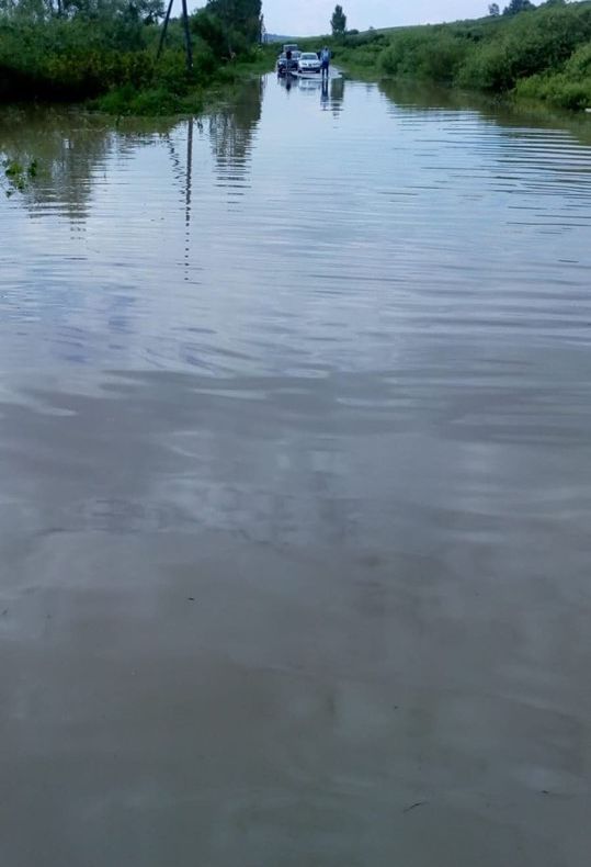 Pompierii fac noapte albă în localităţile lovite de inundaţii. Intervenţiile continuă!