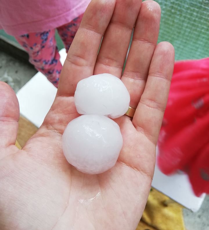 Despăgubiri pentru zălăuanii afectați de grindina din luna mai. 120 de persoane, ajutor financiar