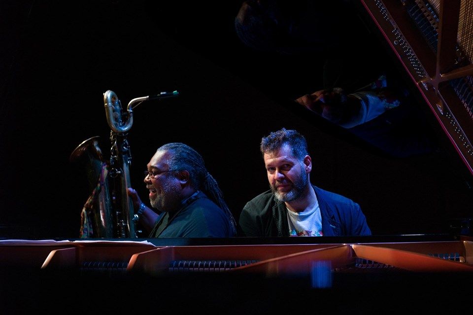 Jazz la Centrul de Cultură. Se lansează albumul ''Dark Blue'' Alex Harding &amp; Lucian Ban, intrarea liberă