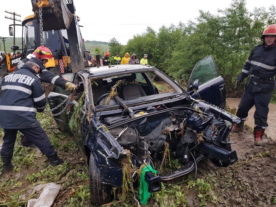 Video Prăpăd la Hereclean: autoturisme, luate de viitură