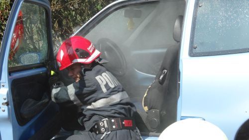 În apropierea Gării din Şimleu, autoturism în flăcări