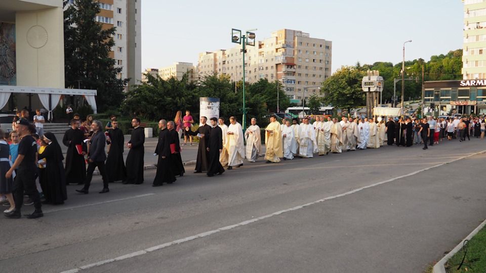 La Zalău, în centrul oraşului: procesiune religioasă, prilejuită de hramul Mănăstirii ''Preasfânta Inimă a lui Isus''