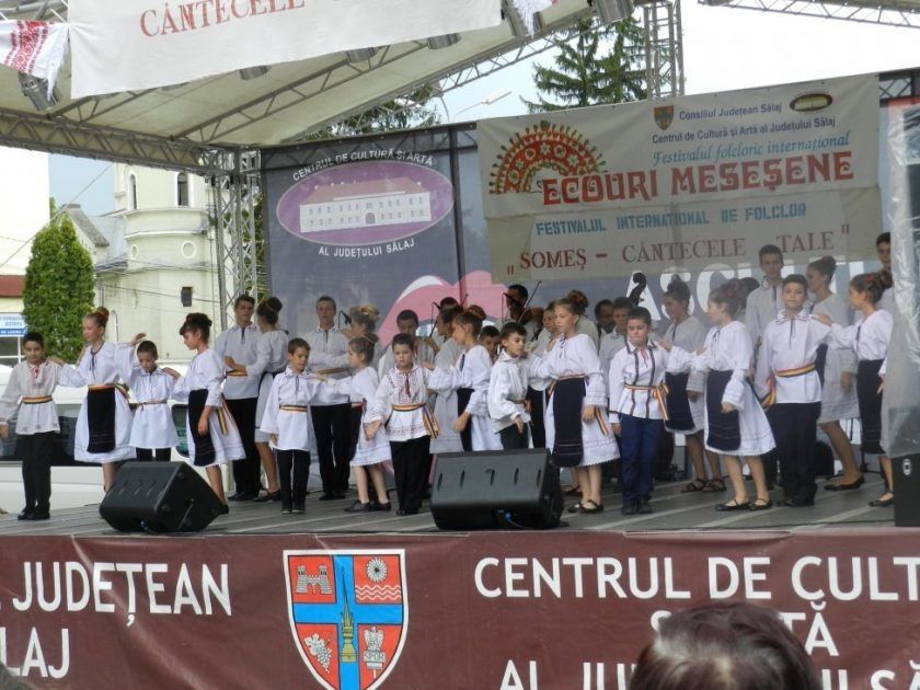 La Zalău, Festivalul internațional de folclor ''Ecouri meseșene''.  Regal folcloric cu: formații, ansambluri folclorice și soliști vocali din țară și din străinătate