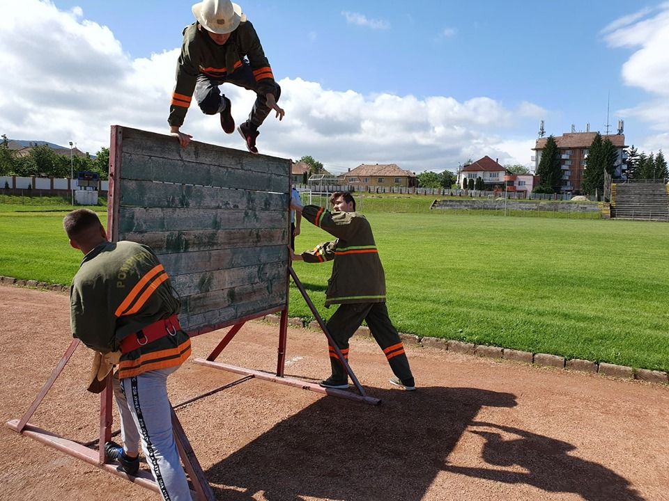 Pe stadionul municipal, a început etapa interjudeţeană a concursurilor profesionale pentru situaţii de urgenţă