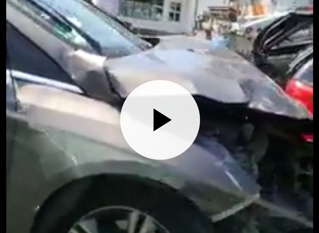 VIDEO Tamponare în lanț, în municipiu. Patru autoturisme au fost avariate