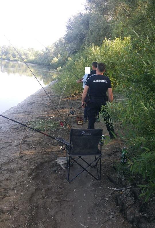 Pescuitul, un hobby ''costisitor''. Zeci de pescari, sancţionaţi de jandarmi