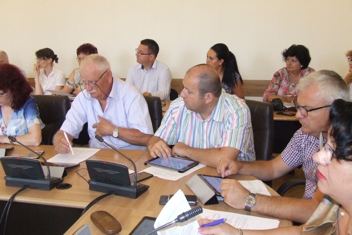 Consilierii locali din opoziţie, nemulţumiţi de modul în care se realizează lucrările de reparaţii în municipiu