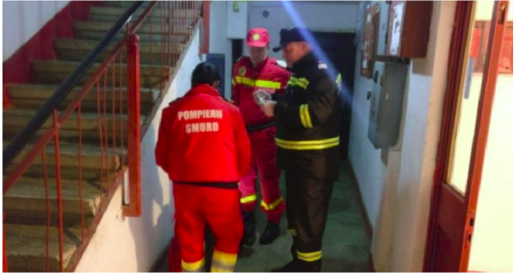Cadavrul unui bărbat, aflat în stare avansată de descompunere, descoperit într-un apartament din Zalău