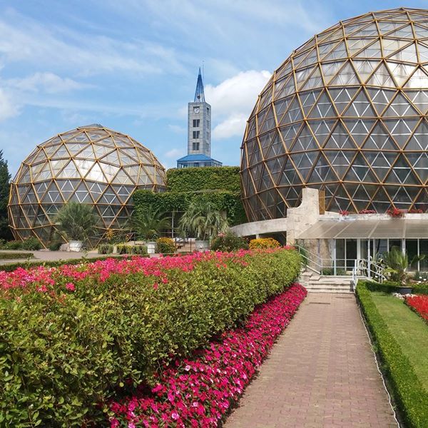 Artişti din ţară şi din străinătate se întâlnesc la Grădina Botanică din Jibou. Începe o nouă ediţie a Simpozionului Internaţional ''Arta în Grădină''