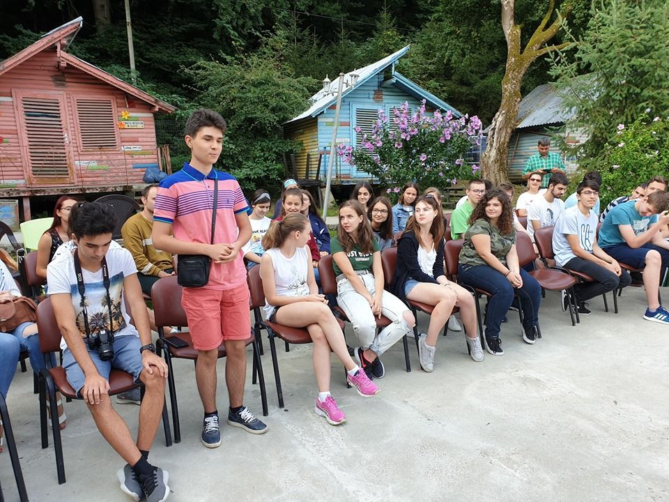 Începe ''Tabăra de la Bădăcin''. Elevii, aşteptaţi la relaxare şi activităţi inedite