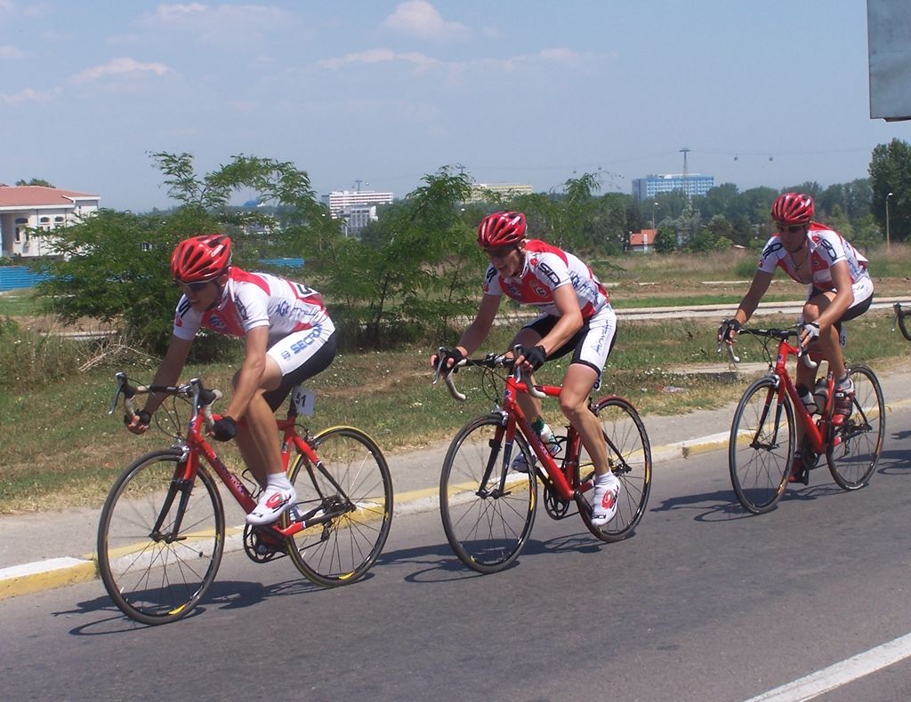 18 cicliști belgieni vor ajunge la Cehu Silvaniei. Pentru ce pedalează 1.000 de kilometri