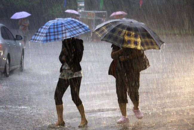 Meteorologii avertizează: nu lăsaţi umbrelele acasă! Două zile cu ploi în Sălaj