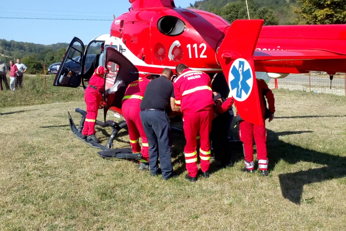 Accident  la Fântânele-Rus. Elicopterul SMURD, solicitat pentru preluarea unui bărbat rănit grav