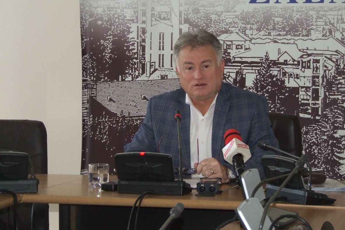 26 din 29 de unităţi de învăţământ de stat din municipiu, autorizate pentru începerea noului an şcolar. Trei, în procedură de autorizare ISU