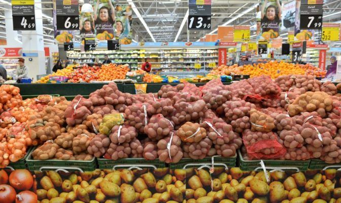 Explodează preţurile! Fructele, cartofii şi carnea de porc – produse care au înregistrat cele mai mari creşteri  de preţ