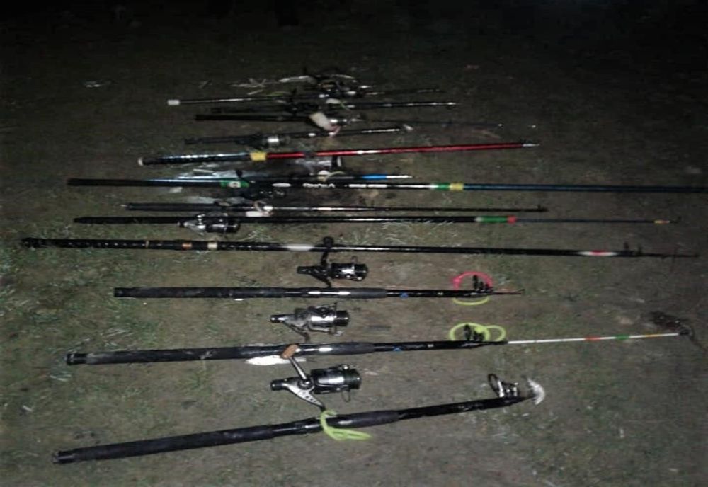 Persoane sancționate de jandarmi pentru că au pescuit ''cu mai mult de două cârlige per undiţă''