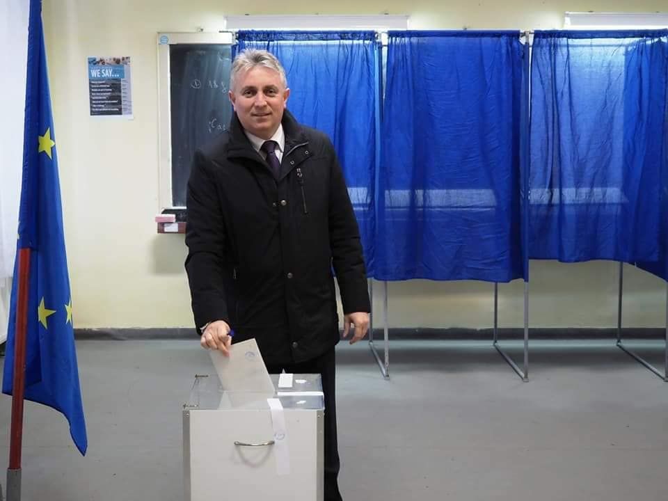 Ministrul Transporturilor, la ieşirea de la urne: "România se vindecă prin VOT!"