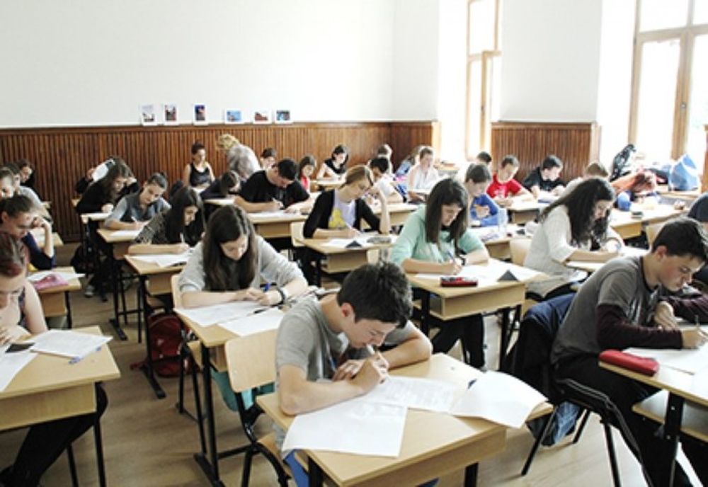Simularea Evaluării şi Bacalaureatului. Viitorii absolvenţi de gimnaziu şi liceu dau un prim test în februarie