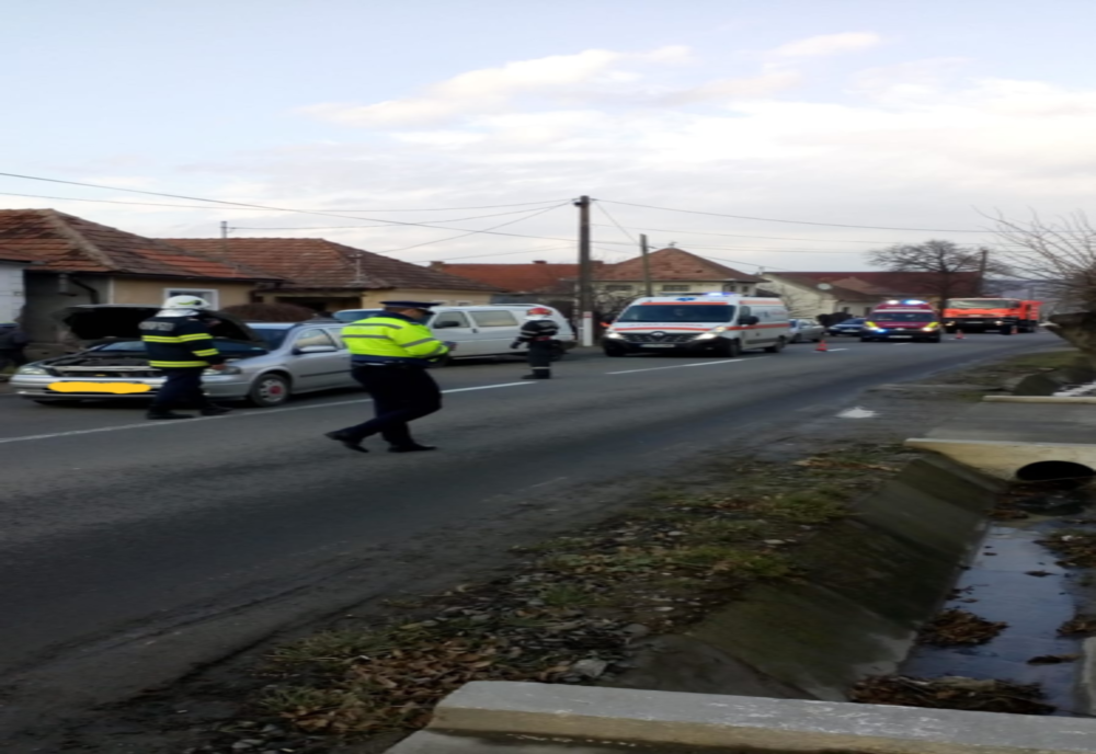 Accident cu trei persoane rănite, la Vârșolț