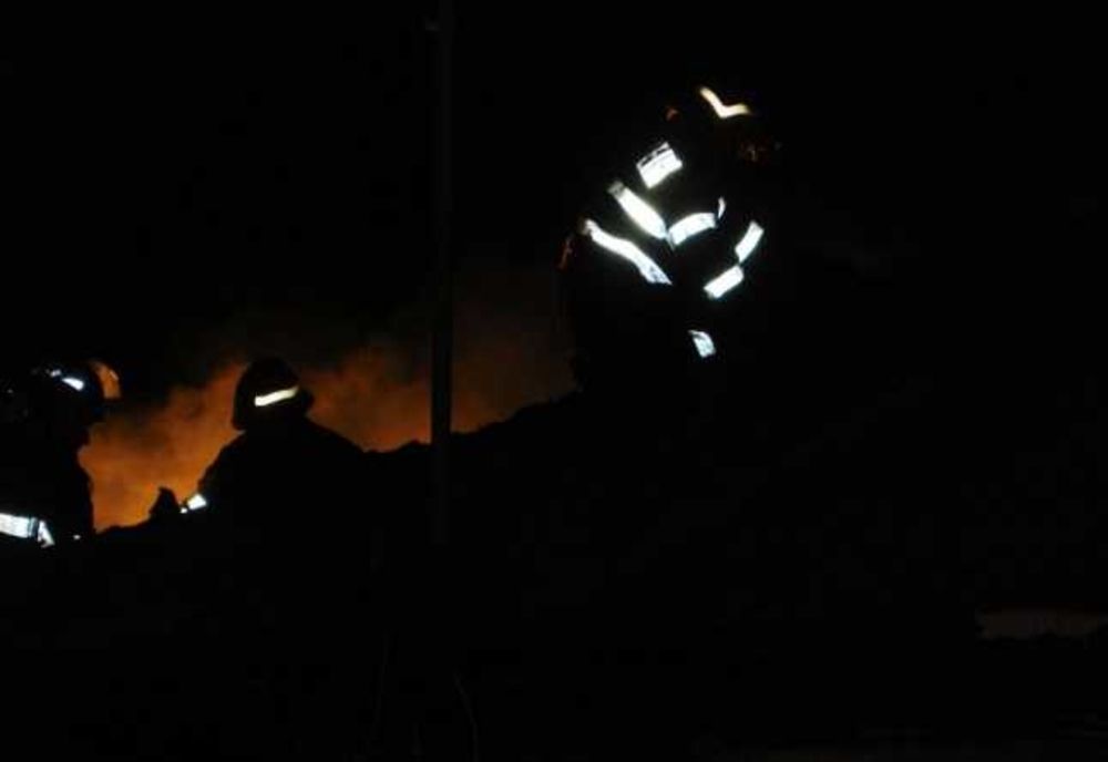 În localitatea Nadiș, gospodărie în flăcări din cauza unui coș de fum deteriorat