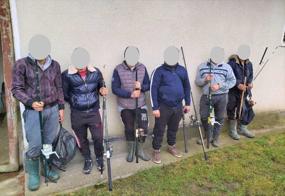 Prinși la pescuit cu japca