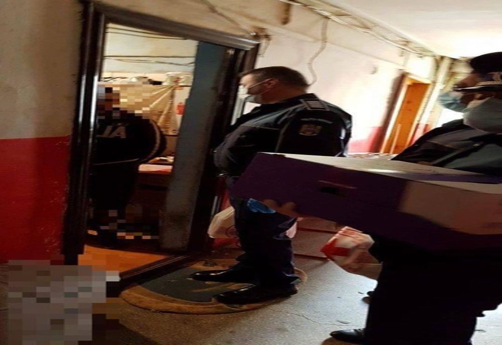 În prag de Sărbători: O familie din Sălaj, ajutată de polițiști cu alimente și haine