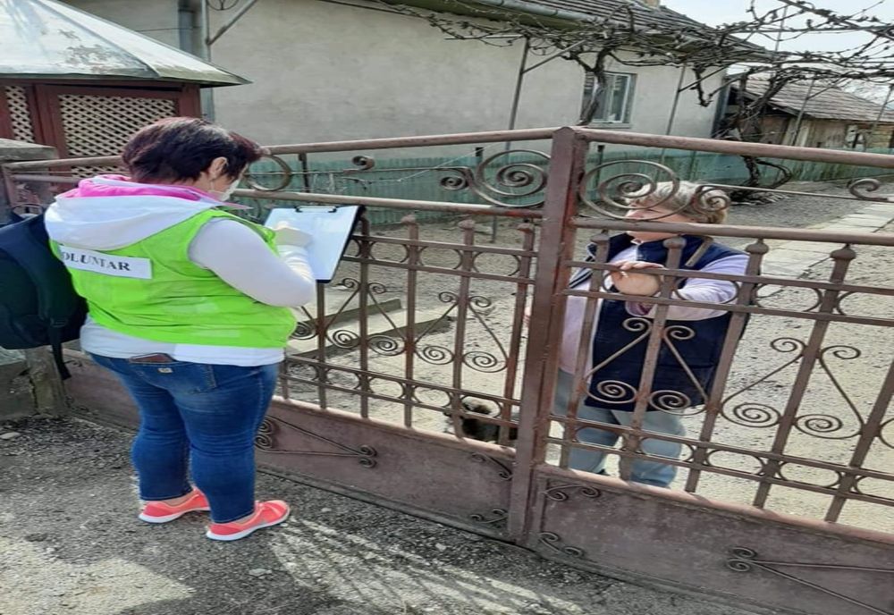 Prevenție în comuna Năpradea. Autoritățile au distribuit materiale de protecție populației
