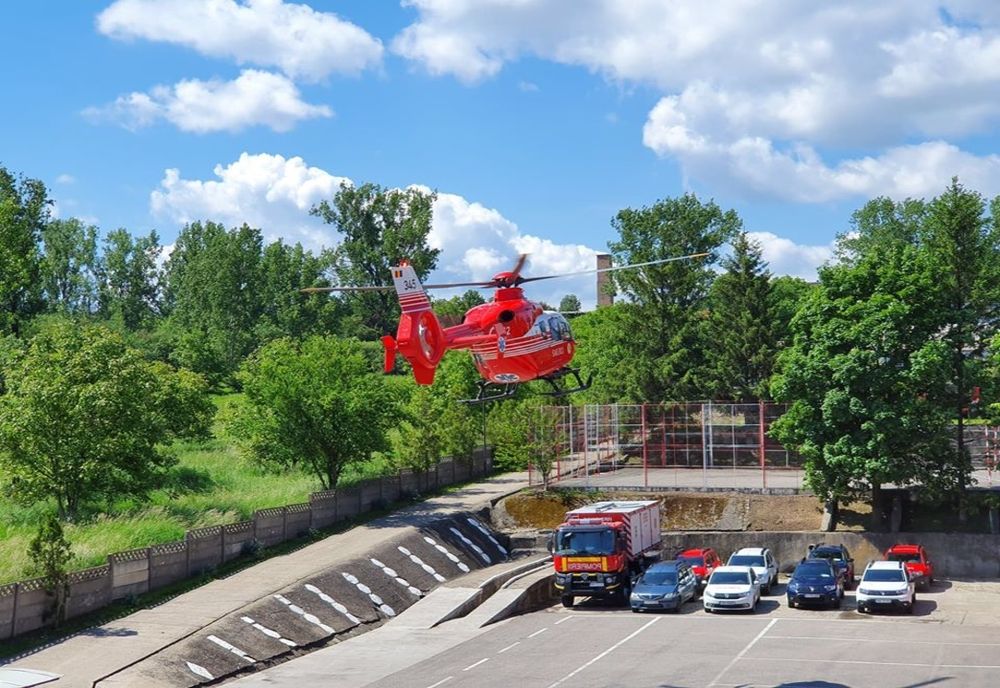  Intervenție la un caz medical. O vârstnică din Cuzăplac, preluată de elicopterul SMURD 